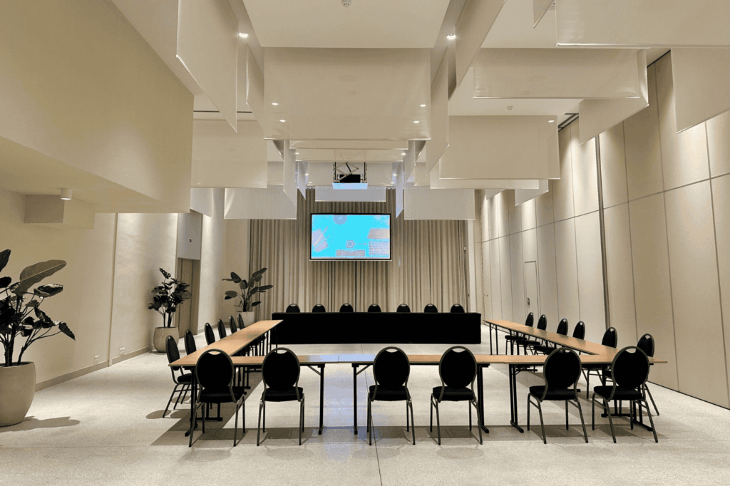 Grote event- en vergaderzaal Andromeda bij De Montil, ideaal voor seminaries.