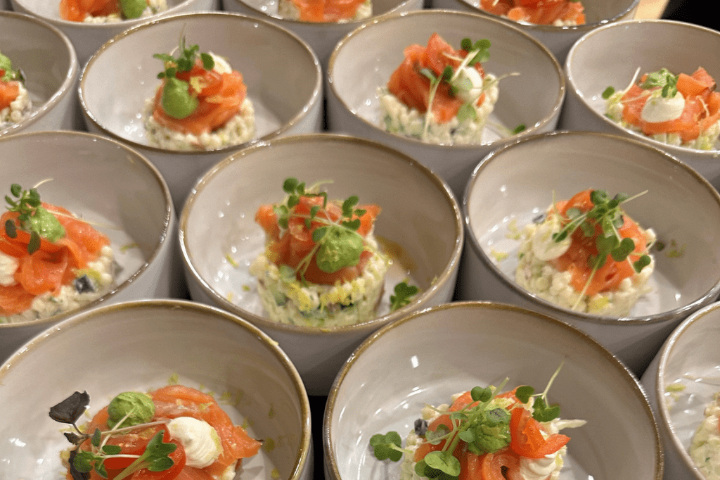 Stijlvolle in-house catering met verfijnde gerechten bij De Montil, perfect voor productlanceringen